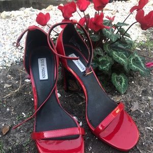 Steve Madden patent leather pumps